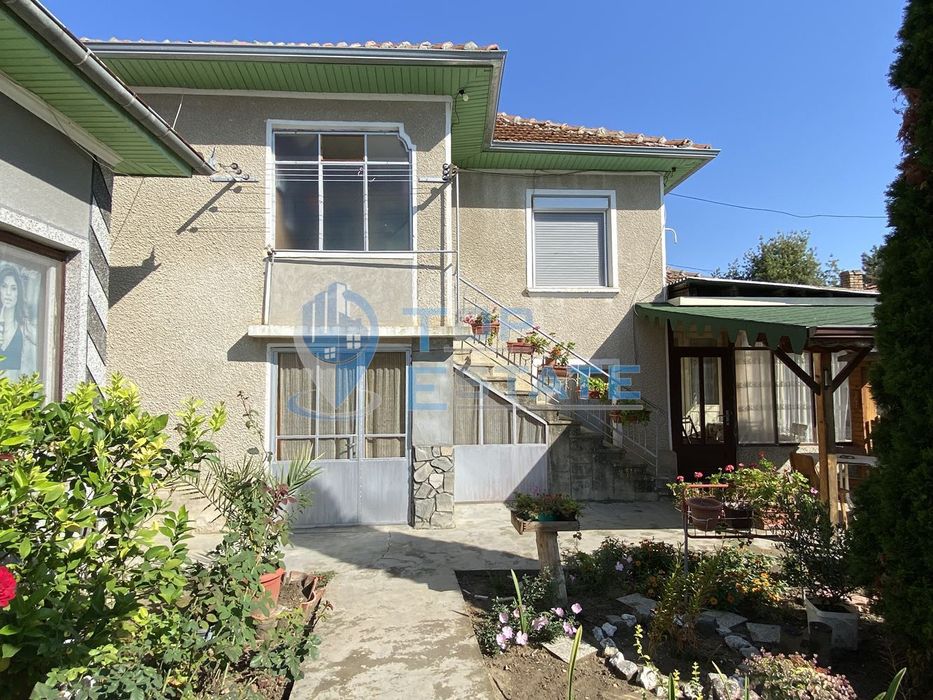 Продава се Къща в с. Ресен, Област Велико Търново - 200 кв.м за 485 €/кв.м - Снимка #2