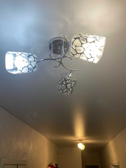 Продам люстру для кухни или прихожей.