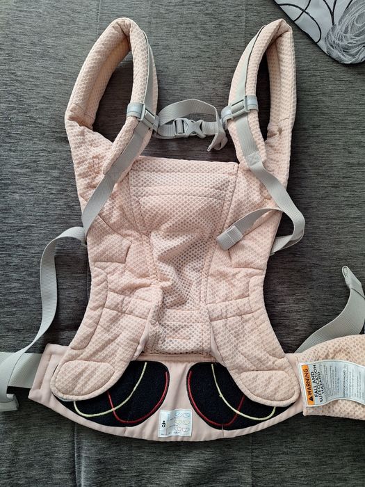 Ergobaby Adapt Pink SoftFlex Ергономична раница + Смукалки