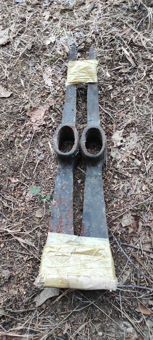 Две масивни кирки