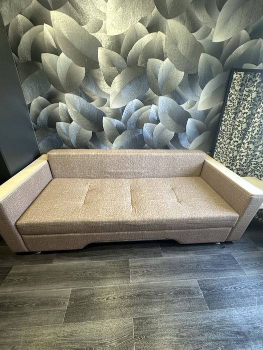 Продам бежевый Диван