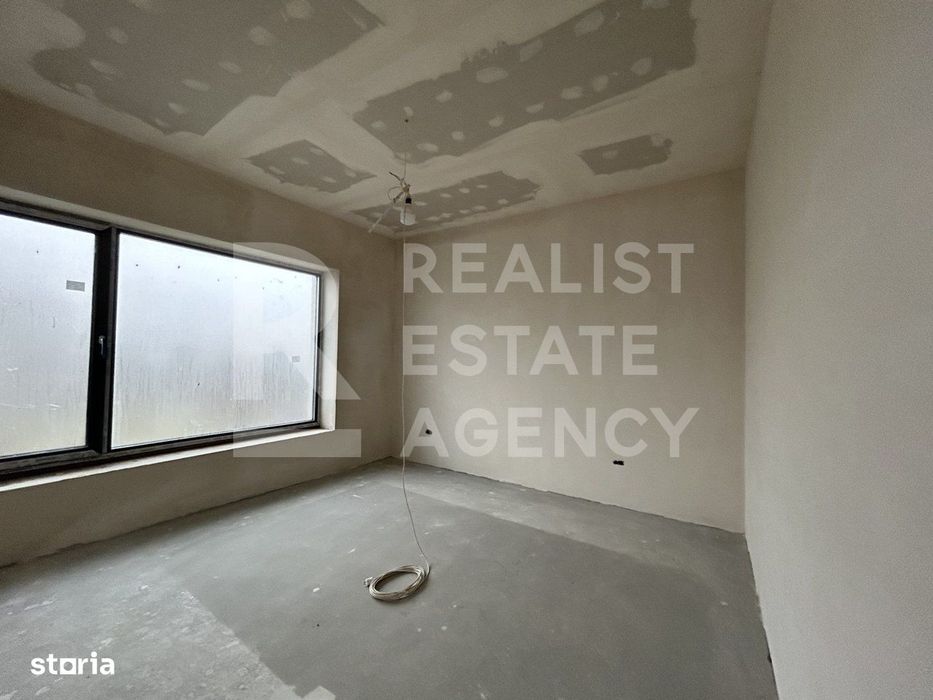Casă P+1, 315 m² utili | Teren 1.530 m² | Pe malul lacului Ostratu
