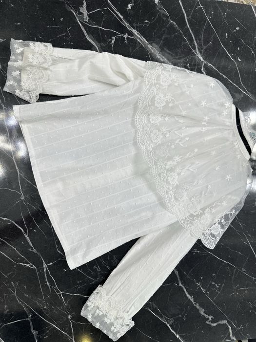 Блузка с кружевом и длинным рукавом