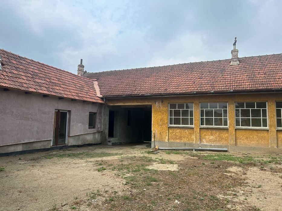 Propietar vand casa si teren aferent 2160 mp comuna Balint Timis