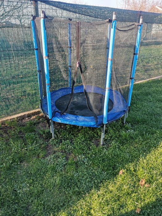 De vânzare trambulina