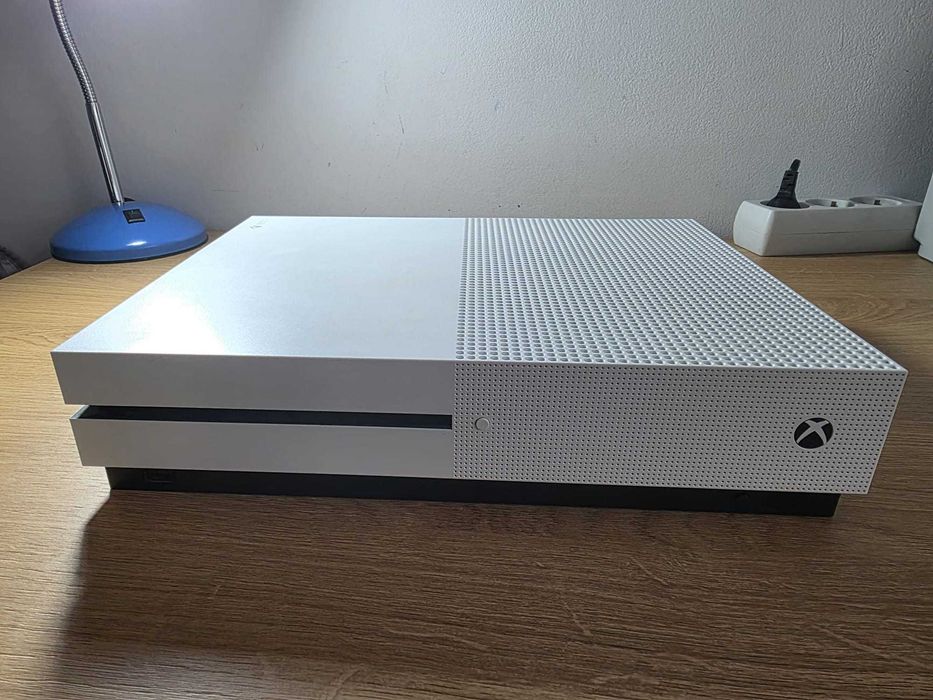 Xbox One 1TB + 5 jocuri