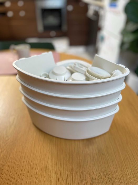 4 бр. Ъглов рафт за баня IKEA TISKEN с вакуумно закрепяне