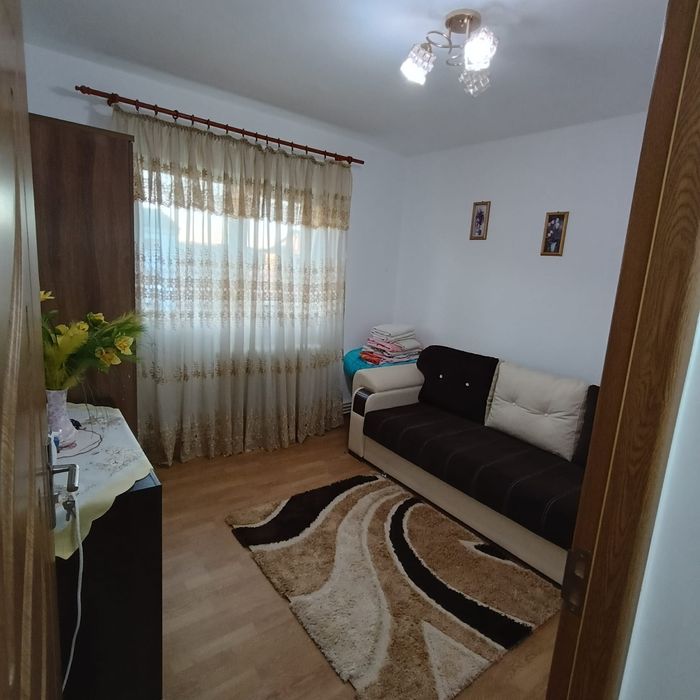 Vând apartament 3 camere