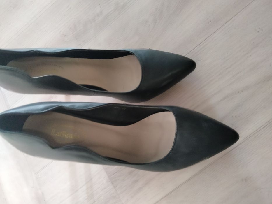 Отдам бесплатно обуви