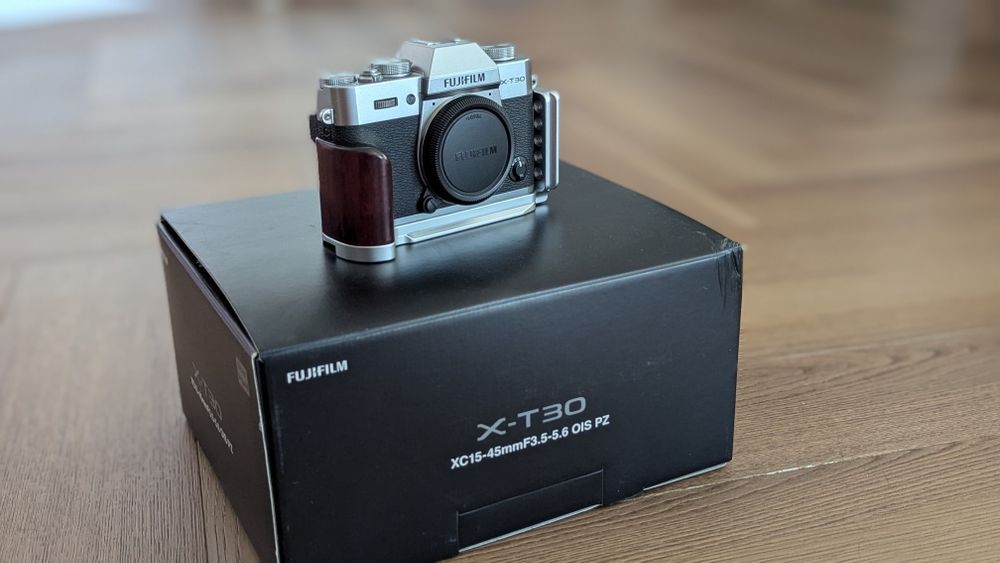 Kit Fujifilm X-T30 cu  Fujinon XF 35mm f/2 R WR body 6100 cadre – Stare Impecabilă