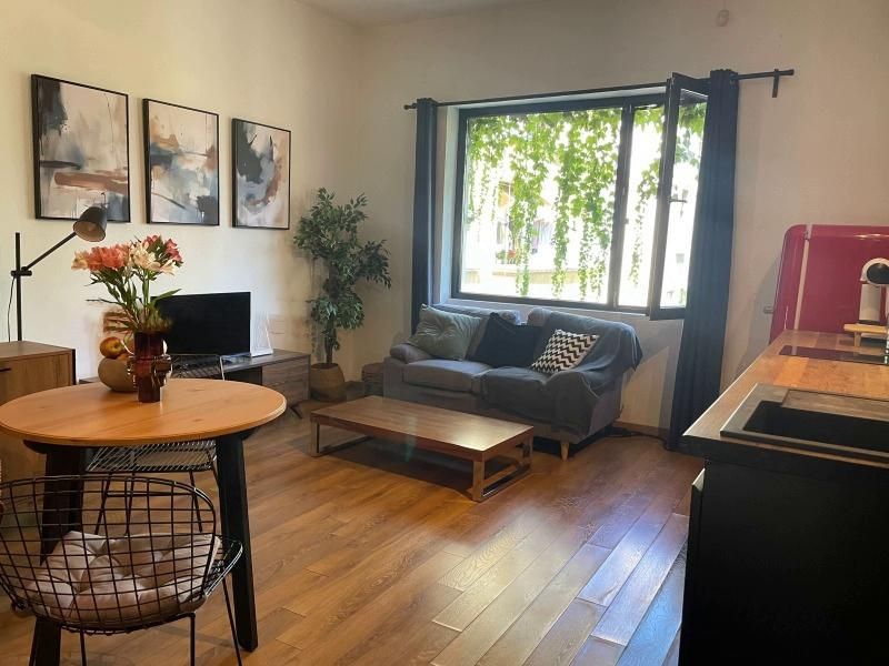 Дава се под наем Тристаен апартамент в София, Център - 60 кв.м за 799 € - Снимка #1