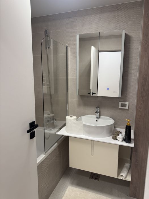 Inchiriez apartament 2 camere (72 mp) - complex Avanera Suceava