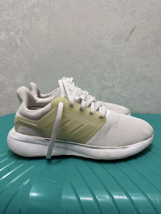 Кроссовки белые хорошего качества