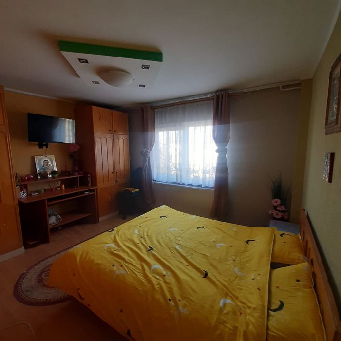 Vând apartament cu 2 camere cu loc parcare pe strada Pridvorului
