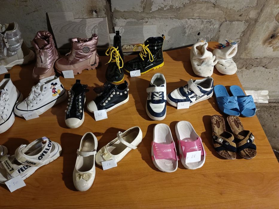 Продам детскую обувь