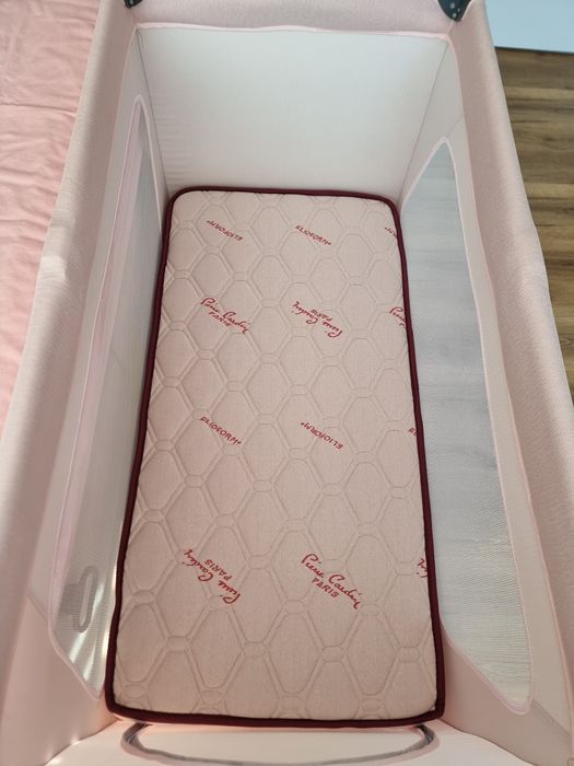 KIKKA BOO Кошара на 1 ниво SO GIFTED PINK + бебешки матрак PIERRE CARDIN 60X120X12 CM - КАТО НОВИ!!!