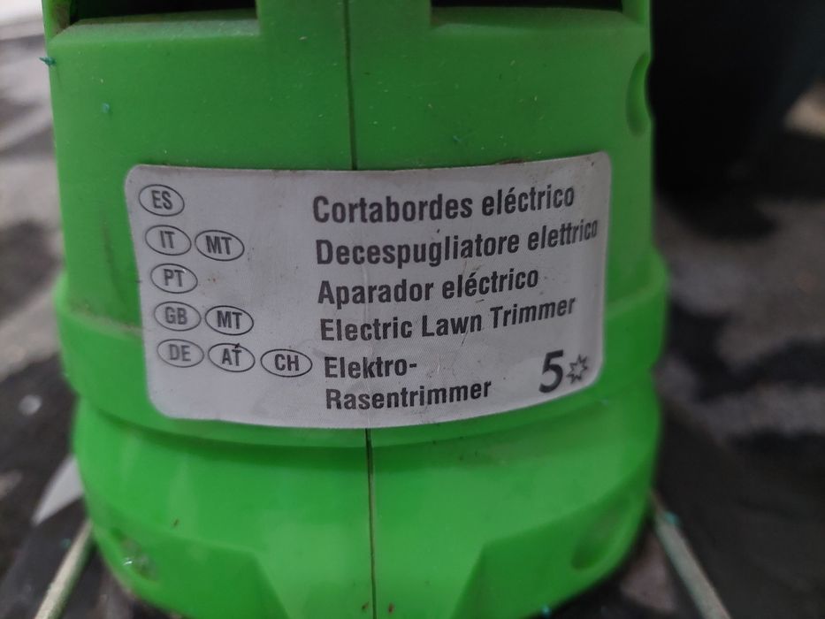 Vând mașină de tuns iarba