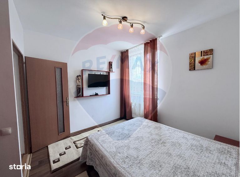 Apartament spațios-3 camere-la curte în Turnișor