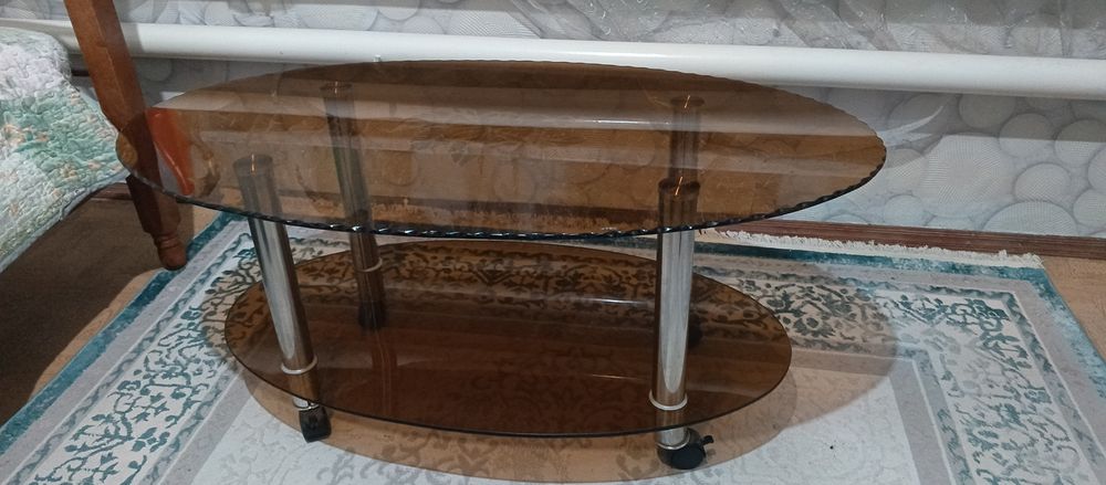Продам стеклянный стол