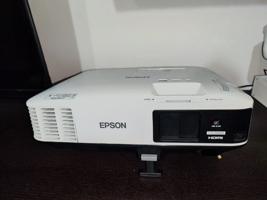 Videoproiector Epson EB-2250U – 5000 lumeni, WUXGA, stare impecabilă