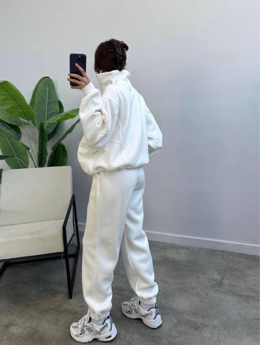 Дамски спортен костюм