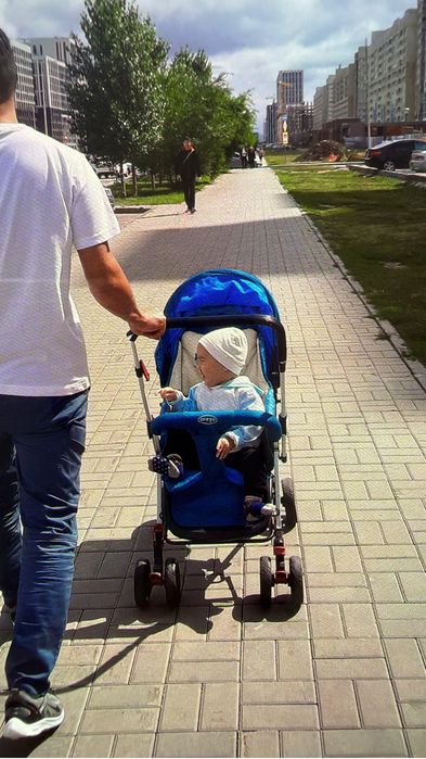 Продам коляску летняя/демисезонная