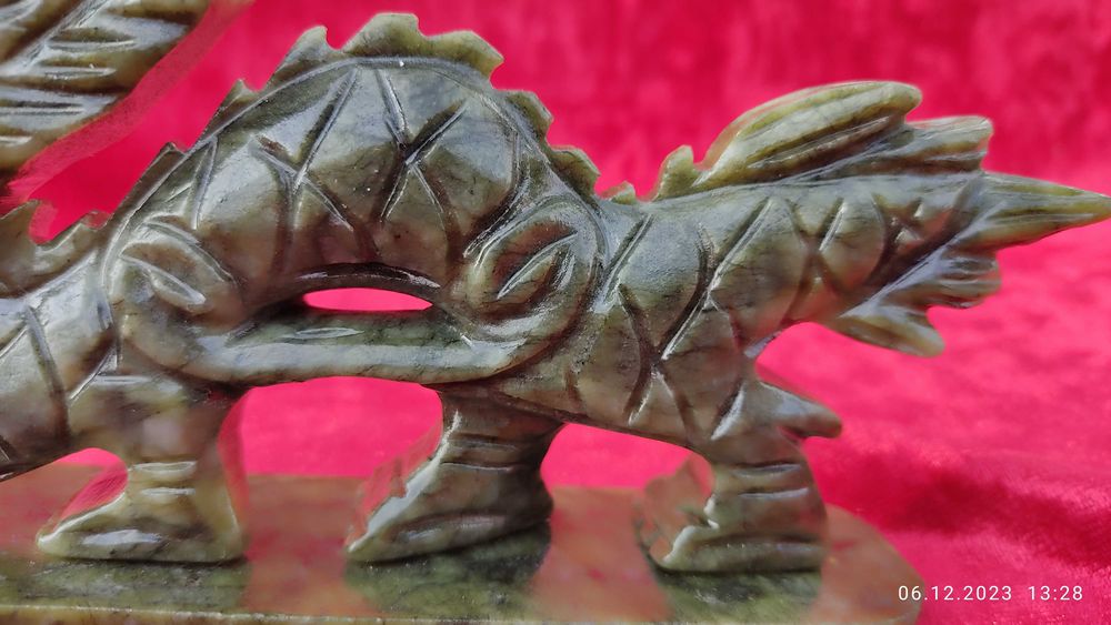 Статуэтка из камня Дракон