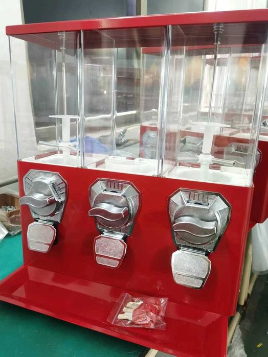 Тройна вендинг машина за топчета и капсули