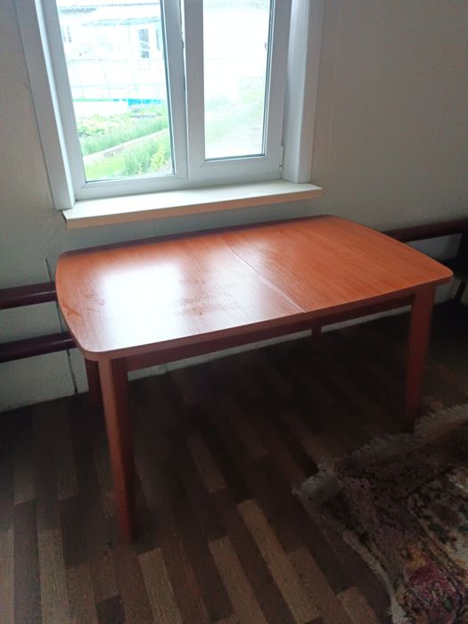 Продам деревянный стол