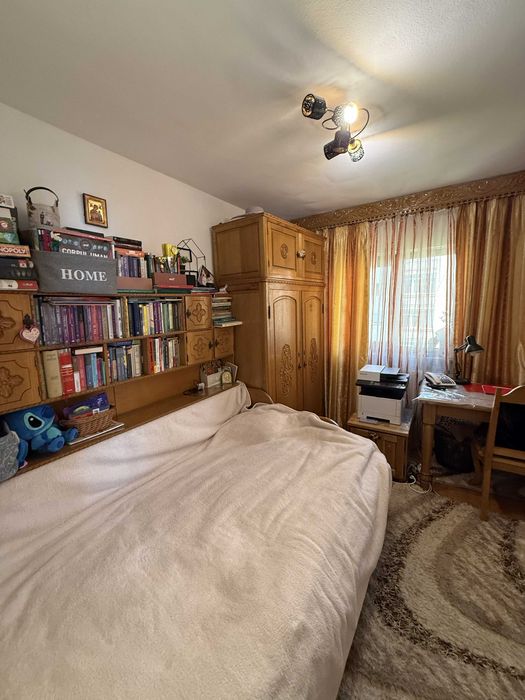 Apartament 3 camere, decomandat Str. Mihai Viteazu