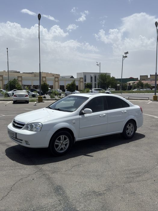 Lacetti 1.8 сотилади