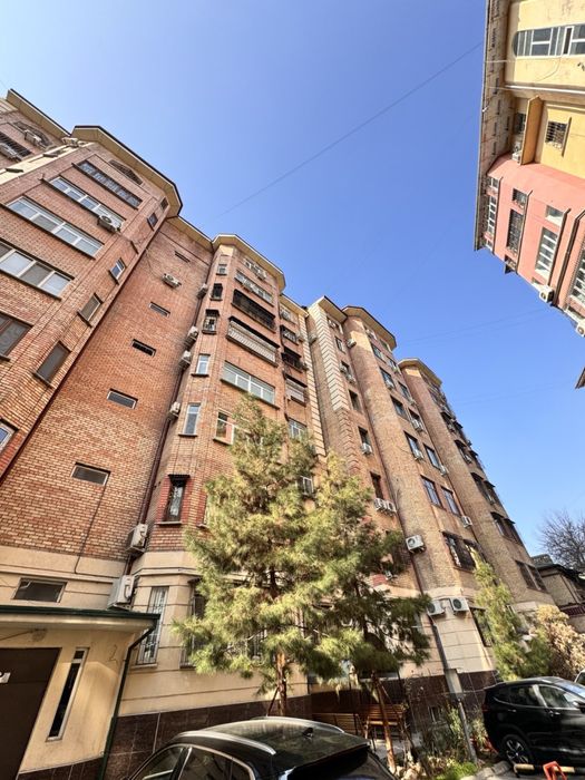 Продается на ул ЧЕХОВА БОН 189м2