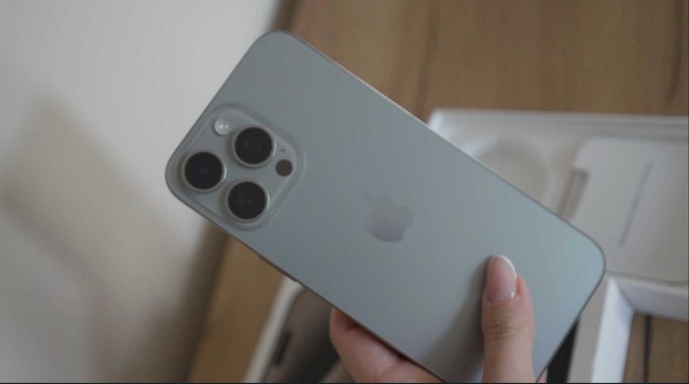 Продавам Iphon 15 pro max 256 gb 100% battery