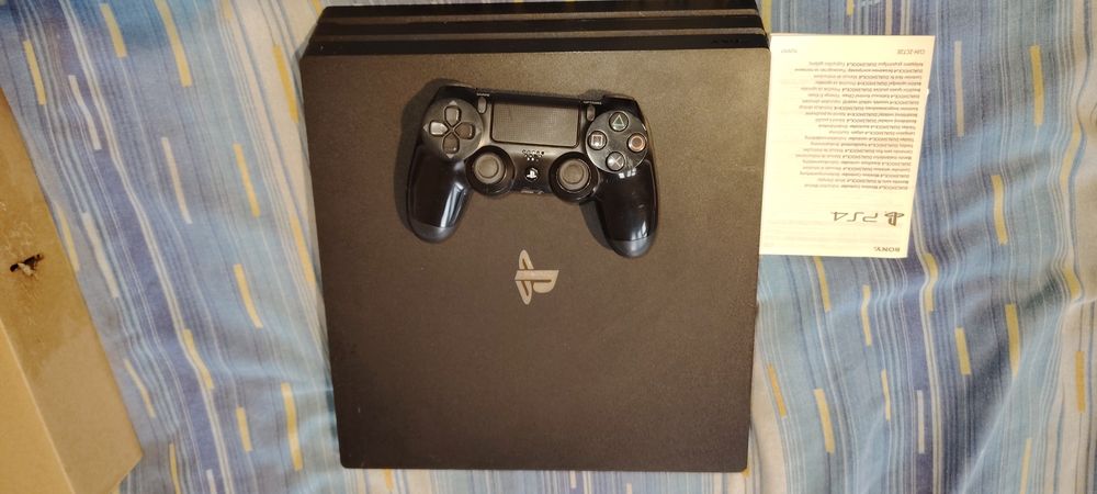 Ps4 pro 1T с 3 игри и джойстик