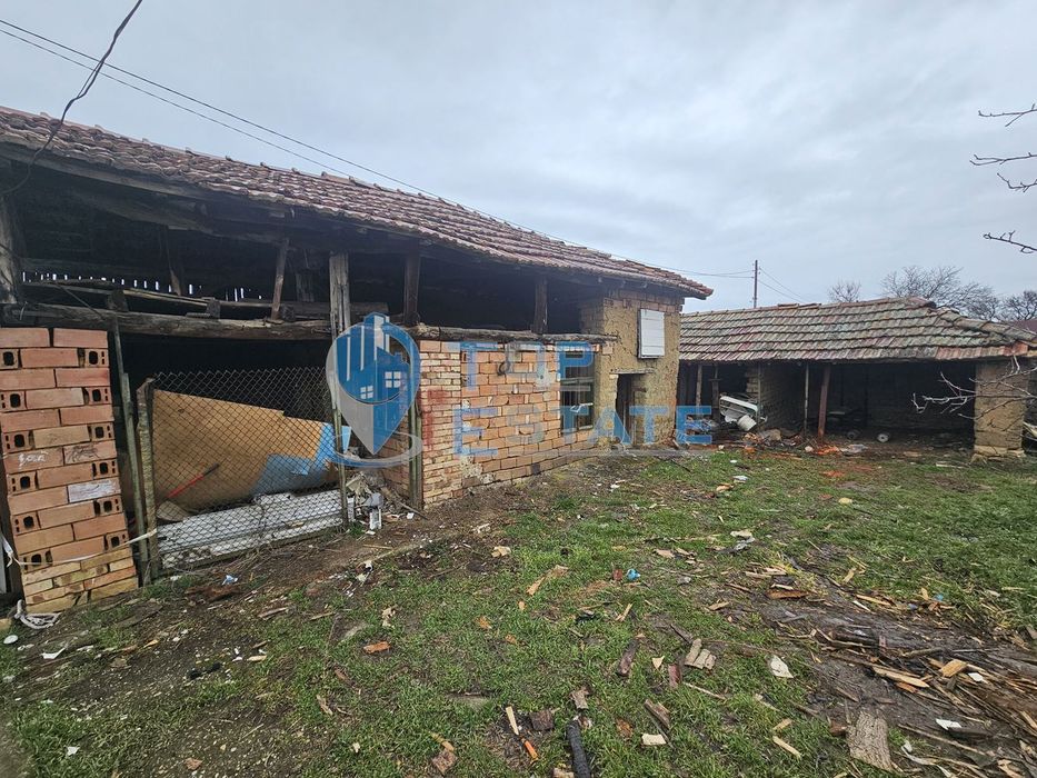 Тухлена къща с гараж и голям двор в село Недан, община Павликени