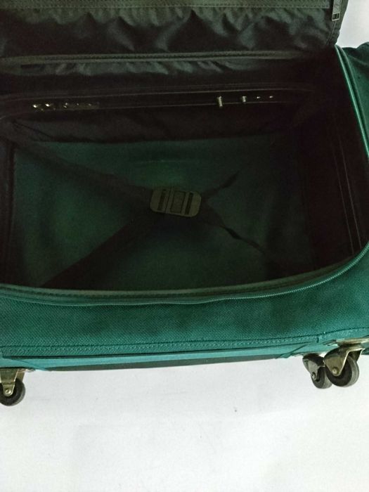 Samsonite лек куфар за ръчен багаж с 4 колелца