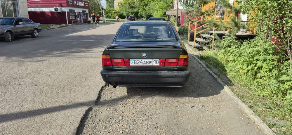 Продам машину BMW на ходу + донор