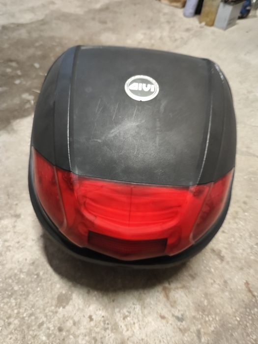 Top case Givi  30 L stare bună motocicleta scuter