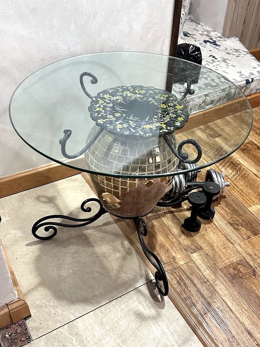 Продается журнальный столик.