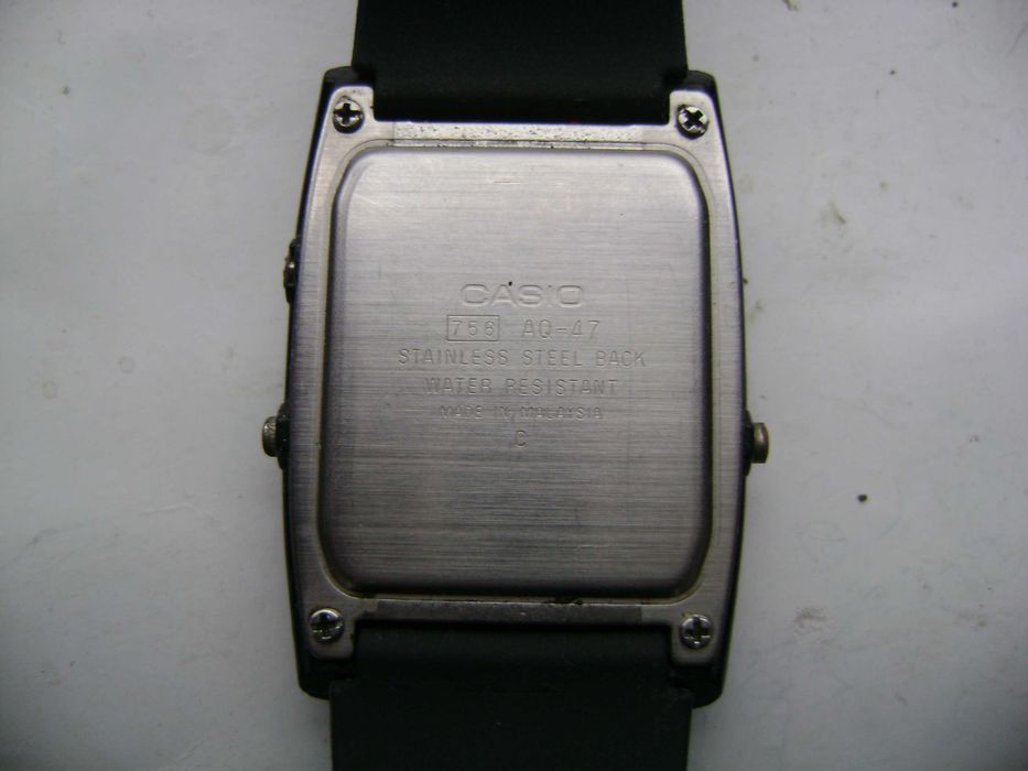 Продавам 5 броя каварцови часовника Casio