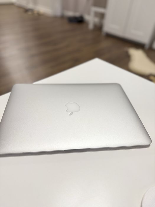 Apple Macbook air 13” A1466 EMC 2632