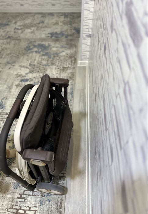 Коляска раскладная, удобная, практичная б|у