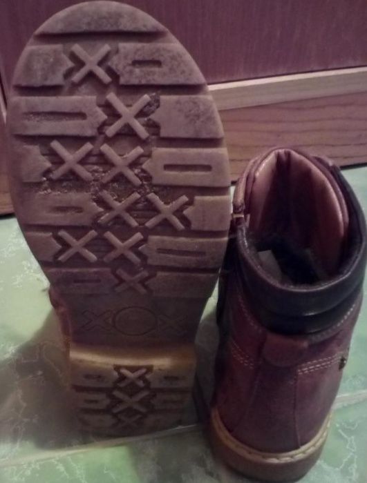 Продавам детски кожени боти