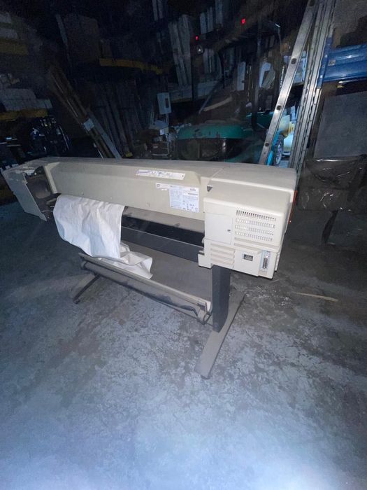 Продаётся широкоформатный принтер HP DesignJet 500 (модель C7770B).