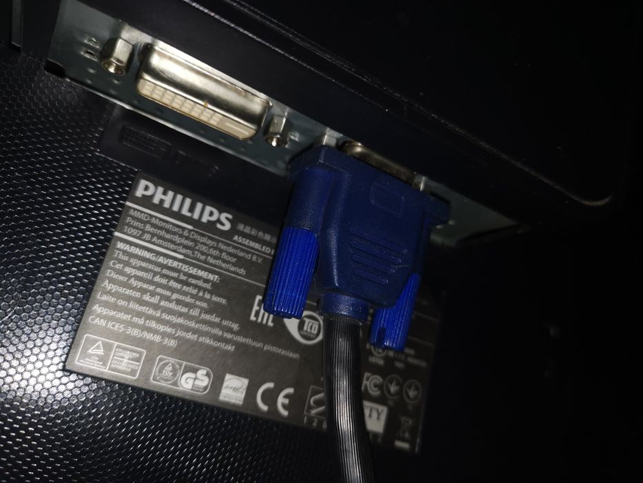 Монитор philips 22