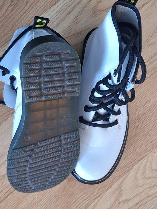 Продам ботинки кожанные и пуховик