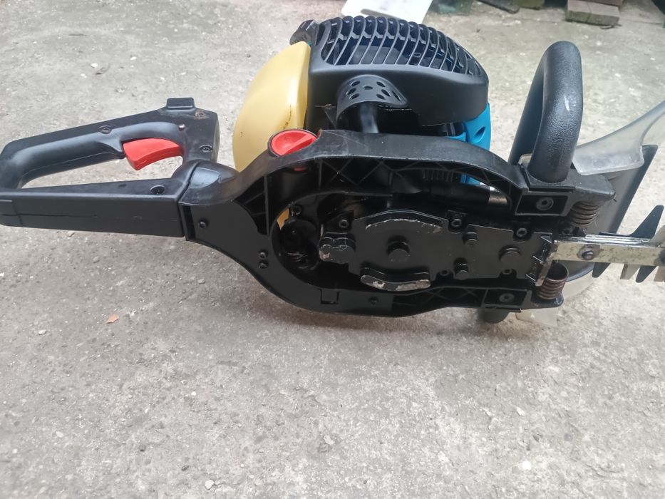 Masina de taiat gard viu pe benzina in 2 timpi GMH 601 Gude