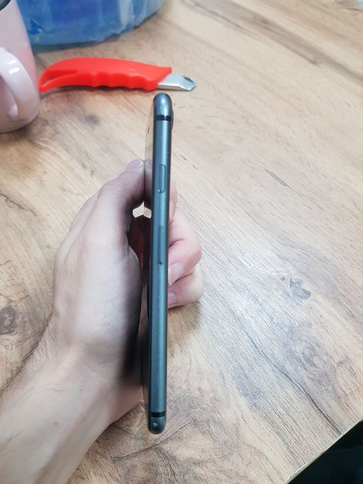 Продам iPhone 8 64Gb