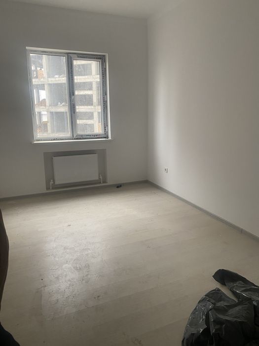 Nurafshon place da 1 xonali uy tez va arzon sotiladi