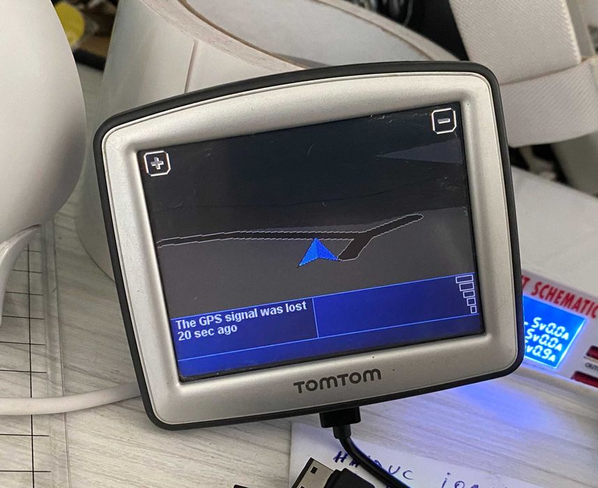 GPS TomTom One Model N14644 + bonus inca un GPS Shinelco